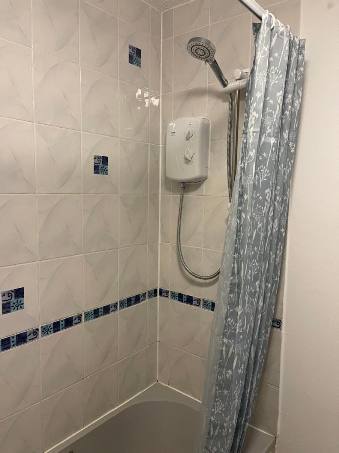 Large, Quiet, Sleeps 16, 4 Bathrooms, Parking, Leicester Luaran gambar