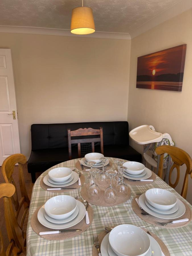 Large, Quiet, Sleeps 16, 4 Bathrooms, Parking, Leicester Luaran gambar