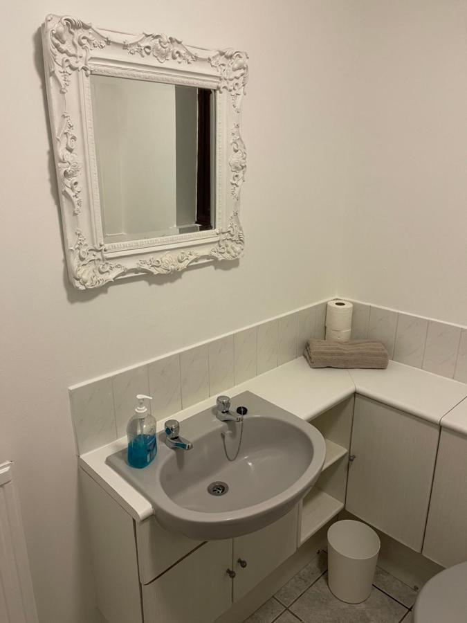 Large, Quiet, Sleeps 16, 4 Bathrooms, Parking, Leicester Luaran gambar