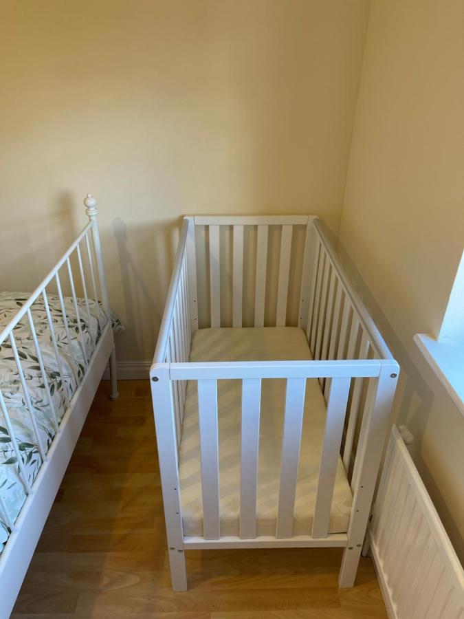 Large, Quiet, Sleeps 16, 4 Bathrooms, Parking, Leicester Luaran gambar