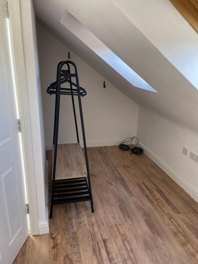 Large, Quiet, Sleeps 16, 4 Bathrooms, Parking, Leicester Luaran gambar