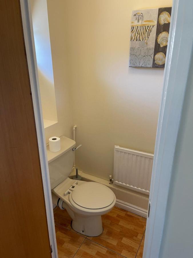 Large, Quiet, Sleeps 16, 4 Bathrooms, Parking, Leicester Luaran gambar