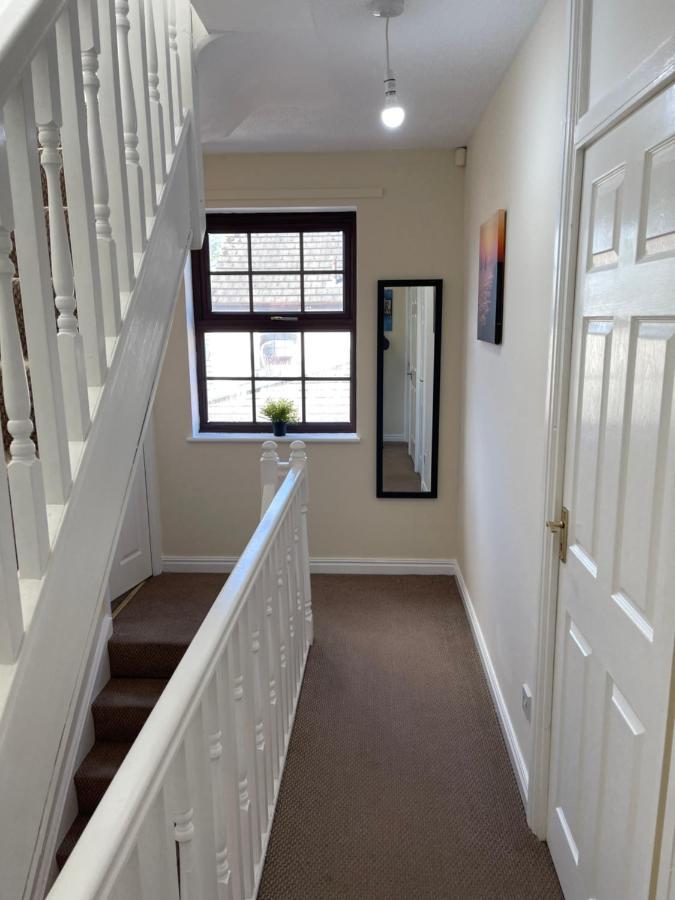 Large, Quiet, Sleeps 16, 4 Bathrooms, Parking, Leicester Luaran gambar