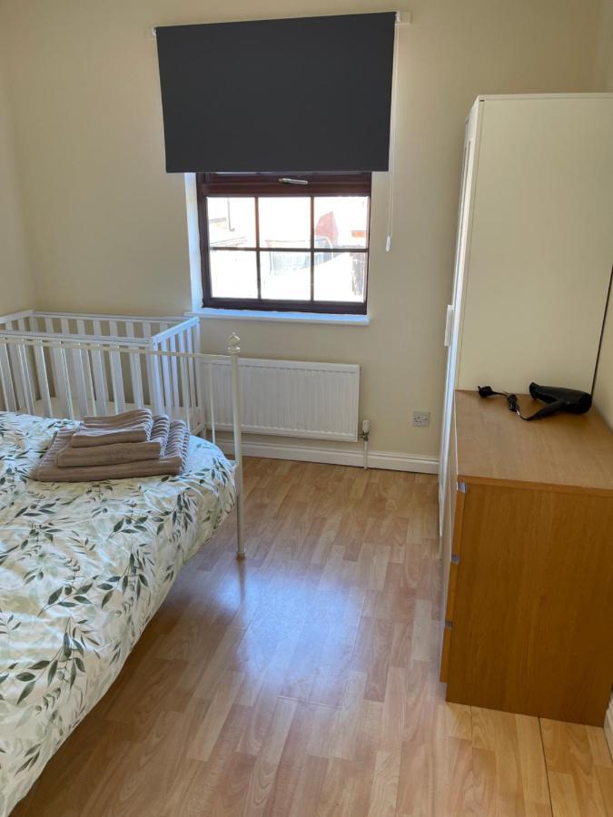 Large, Quiet, Sleeps 16, 4 Bathrooms, Parking, Leicester Luaran gambar