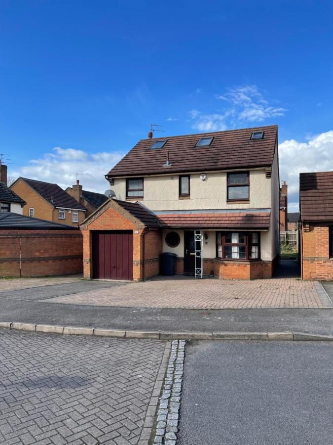 Large, Quiet, Sleeps 16, 4 Bathrooms, Parking, Leicester Luaran gambar