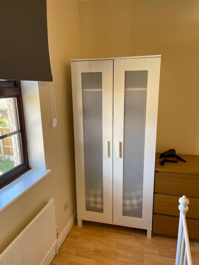 Large, Quiet, Sleeps 16, 4 Bathrooms, Parking, Leicester Luaran gambar