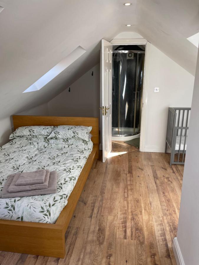 Large, Quiet, Sleeps 16, 4 Bathrooms, Parking, Leicester Luaran gambar