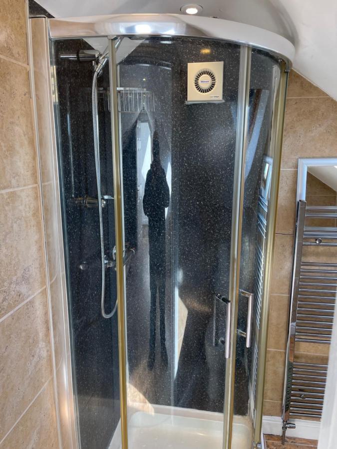 Large, Quiet, Sleeps 16, 4 Bathrooms, Parking, Leicester Luaran gambar