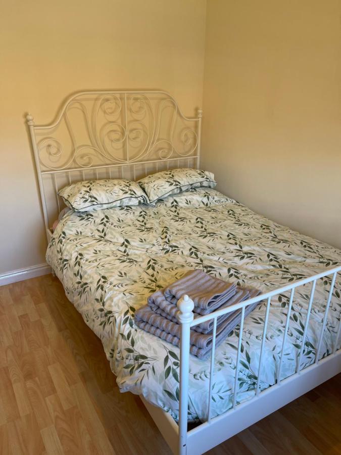 Large, Quiet, Sleeps 16, 4 Bathrooms, Parking, Leicester Luaran gambar